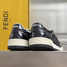 顶级版本:情侣款 Fendi芬迪match胶囊系列 情侣款 休闲 运动鞋 板鞋 FENDI Match一脚蹬运动鞋。白色 顶级版本:情侣款 Fendi芬迪match胶囊系列 情侣款 休闲 运动鞋 板鞋 FENDI Match一脚蹬运动鞋。白色