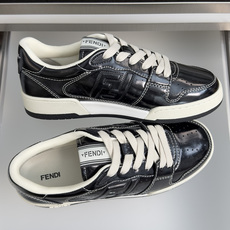顶级版本:情侣款 Fendi芬迪match胶囊系列 情侣款 休闲 运动鞋 板鞋 FENDI Match一脚蹬运动鞋。白色 顶级版本:情侣款 Fendi芬迪match胶囊系列 情侣款 休闲 运动鞋 板鞋 FENDI Match一脚蹬运动鞋。白色