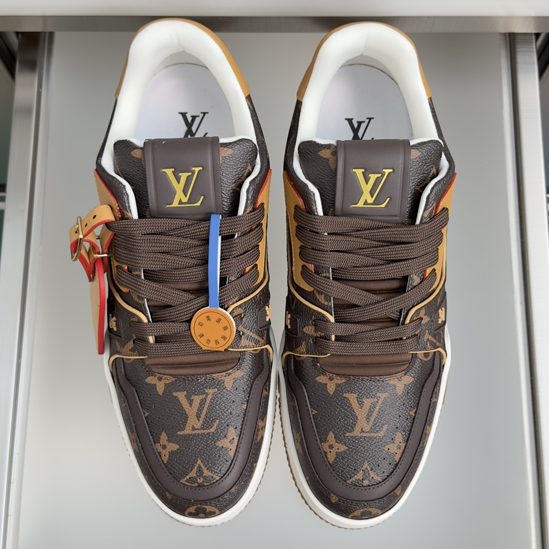 顶级版本:男款 LV Trainer路易威登 驴牌 L家 情侣款 休闲 运动鞋 滑板鞋 本款 LV Trainer 运动 顶级版本:男款 LV Trainer路易威登 驴牌 L家 情侣款 休闲 运动鞋 滑板鞋 本款 LV Trainer 运动