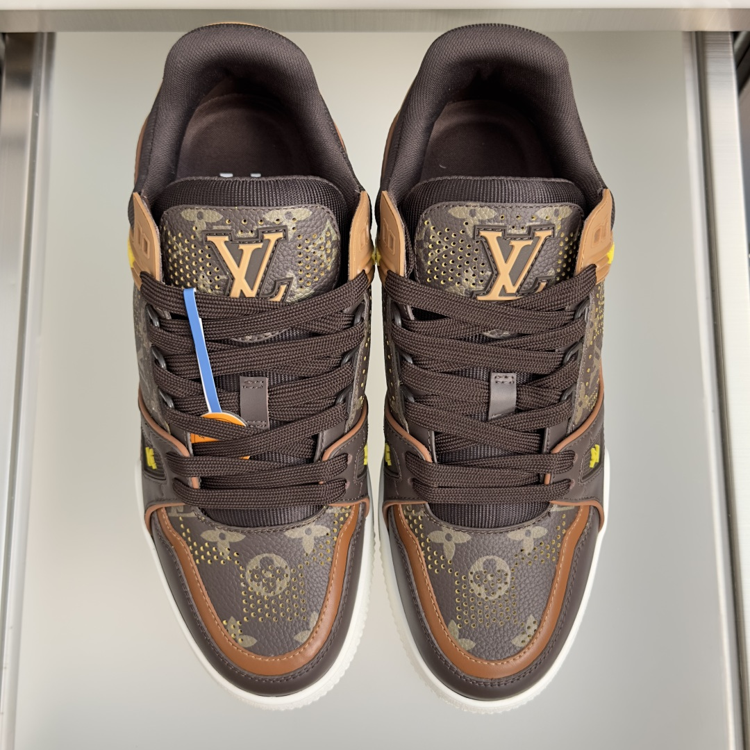 顶级版本:男款 LV Trainer路易威登 驴牌 L家 情侣款 休闲 运动鞋 滑板鞋 本款 LV Trainer 运动 顶级版本:男款 LV Trainer路易威登 驴牌 L家 情侣款 休闲 运动鞋 滑板鞋 本款 LV Trainer 运动