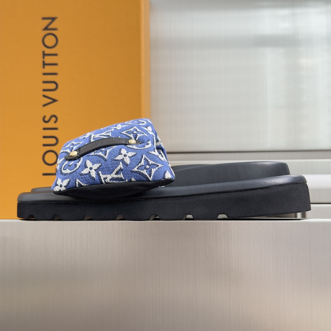 顶级版本: 男士+10 LV路易威登L家驴牌 POOL PILLOW COMFORT 魔术贴 丹宁牛仔布 棋盘格 浮雕 顶级版本: 男士+10 LV路易威登L家驴牌 POOL PILLOW COMFORT 魔术贴 丹宁牛仔布 棋盘格 浮雕