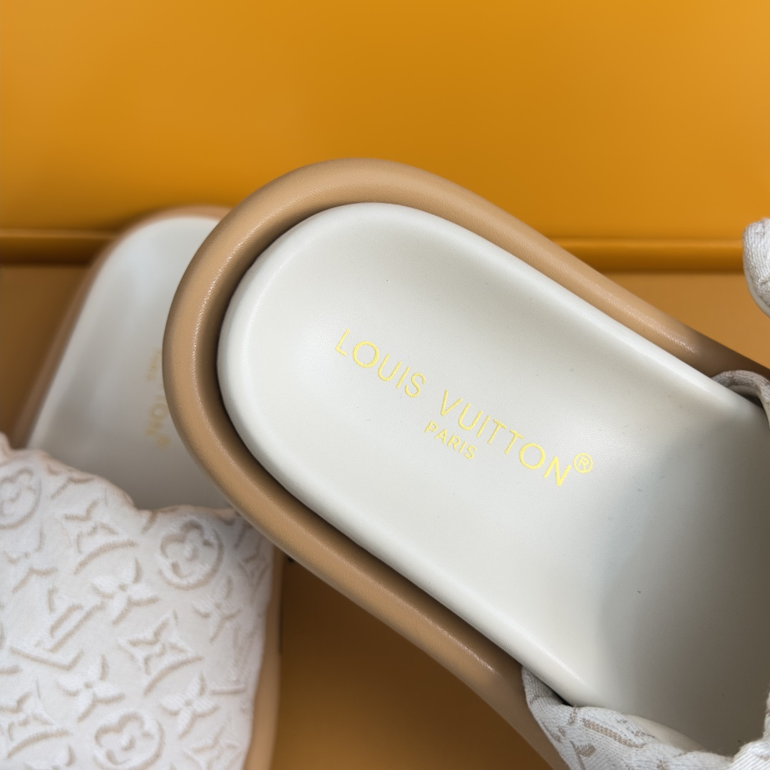 顶级版本: 男士+10 LV路易威登L家驴牌 POOL PILLOW COMFORT 魔术贴 丹宁牛仔布 棋盘格 浮雕 顶级版本: 男士+10 LV路易威登L家驴牌 POOL PILLOW COMFORT 魔术贴 丹宁牛仔布 棋盘格 浮雕