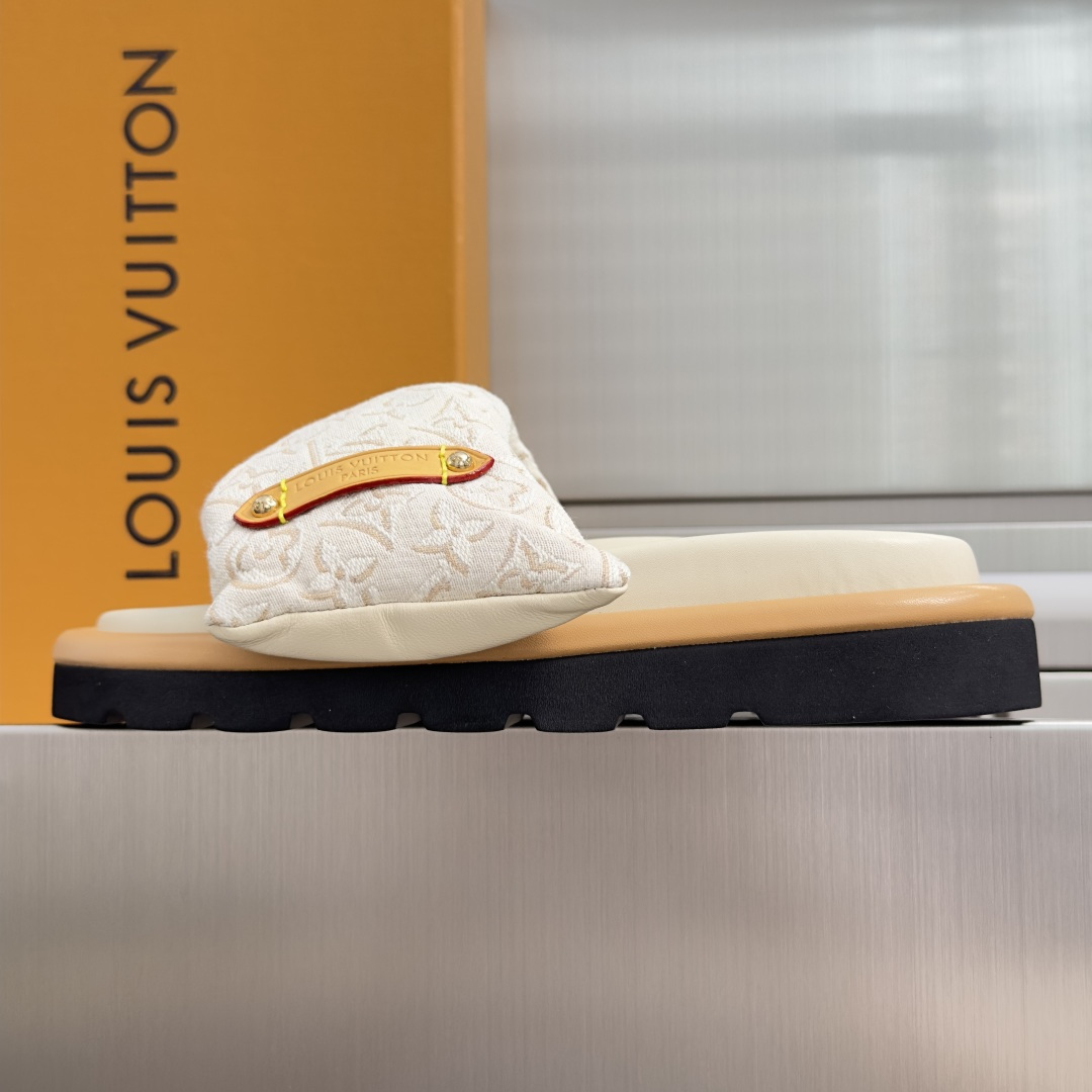 顶级版本: 男士+10 LV路易威登L家驴牌 POOL PILLOW COMFORT 魔术贴 丹宁牛仔布 棋盘格 浮雕 顶级版本: 男士+10 LV路易威登L家驴牌 POOL PILLOW COMFORT 魔术贴 丹宁牛仔布 棋盘格 浮雕
