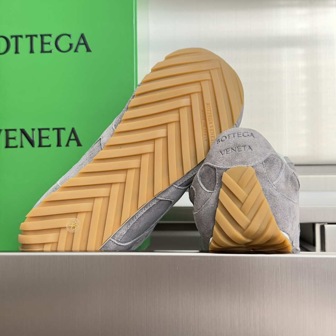 顶级版本:情侣款 Bottega Veneta 葆蝶家BV最新款Orbit Flash系列 情侣款 复古 网面 休闲 顶级版本:情侣款 Bottega Veneta 葆蝶家BV最新款Orbit Flash系列 情侣款 复古 网面 休闲