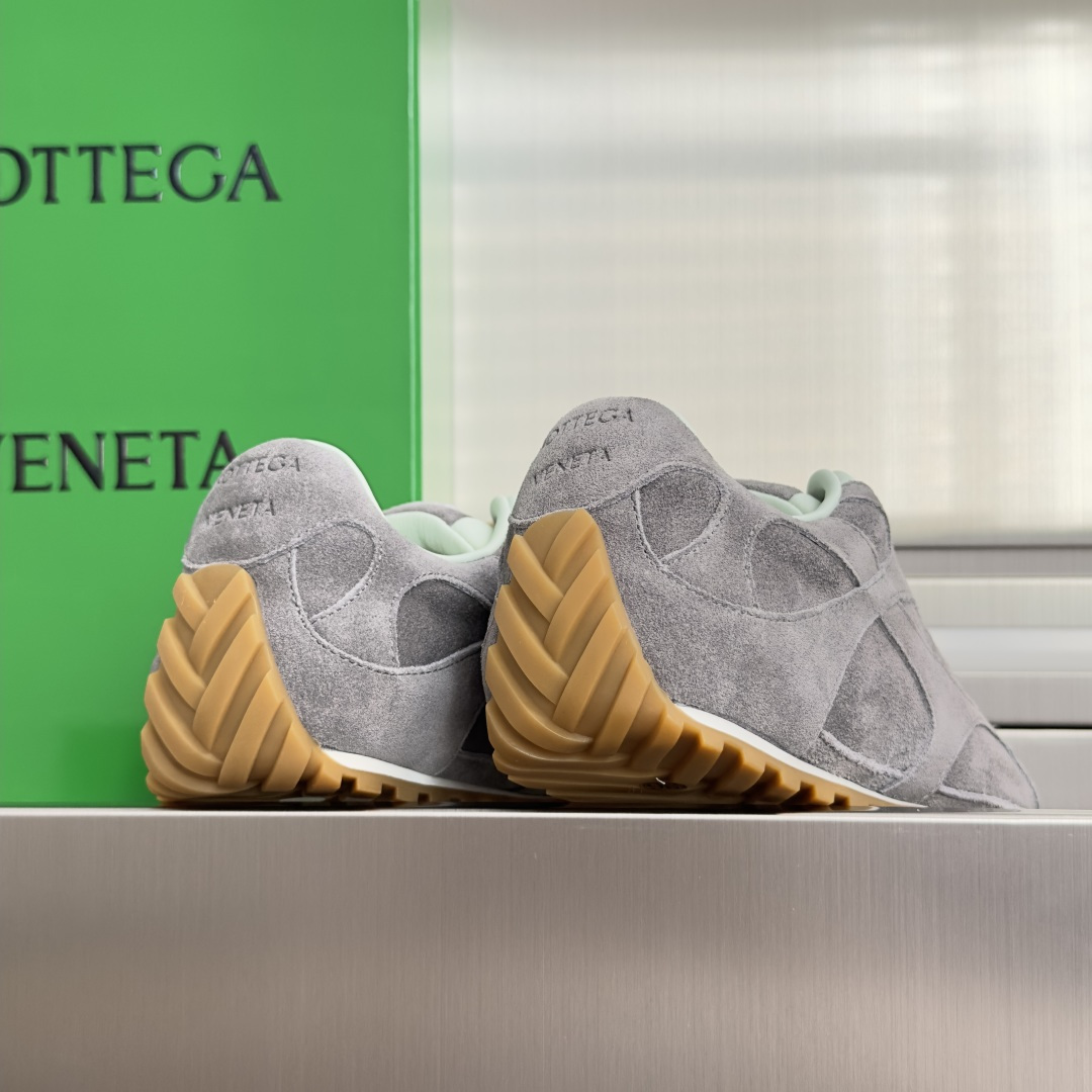 顶级版本:情侣款 Bottega Veneta 葆蝶家BV最新款Orbit Flash系列 情侣款 复古 网面 休闲 顶级版本:情侣款 Bottega Veneta 葆蝶家BV最新款Orbit Flash系列 情侣款 复古 网面 休闲