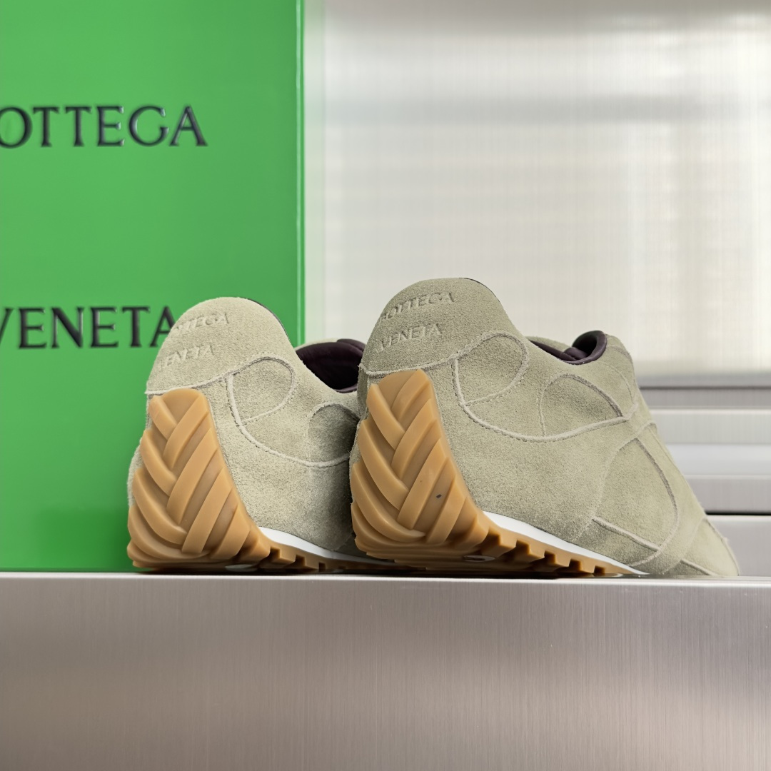 顶级版本:情侣款 Bottega Veneta 葆蝶家BV最新款Orbit Flash系列 情侣款 复古 网面 休闲 顶级版本:情侣款 Bottega Veneta 葆蝶家BV最新款Orbit Flash系列 情侣款 复古 网面 休闲