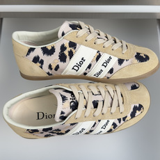 顶级版本:女款 Dior迪奥 最新Ribbon系列 休闲 运动鞋 德训鞋 阿甘鞋 这款 Dior Ribbon 运动鞋由 顶级版本:女款 Dior迪奥 最新Ribbon系列 休闲 运动鞋 德训鞋 阿甘鞋 这款 Dior Ribbon 运动鞋由