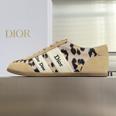 顶级版本:女款 Dior迪奥 最新Ribbon系列 休闲 运动鞋 德训鞋 阿甘鞋 这款 Dior Ribbon 运动鞋由 顶级版本:女款 Dior迪奥 最新Ribbon系列 休闲 运动鞋 德训鞋 阿甘鞋 这款 Dior Ribbon 运动鞋由