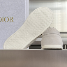 顶级版本:女款 Dior迪奥 最新Ribbon系列 休闲 运动鞋 德训鞋 阿甘鞋 这款 Dior Ribbon 运动鞋由 顶级版本:女款 Dior迪奥 最新Ribbon系列 休闲 运动鞋 德训鞋 阿甘鞋 这款 Dior Ribbon 运动鞋由