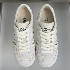 顶级版本:女款 Dior迪奥 最新Ribbon系列 休闲 运动鞋 德训鞋 阿甘鞋 这款 Dior Ribbon 运动鞋由 顶级版本:女款 Dior迪奥 最新Ribbon系列 休闲 运动鞋 德训鞋 阿甘鞋 这款 Dior Ribbon 运动鞋由