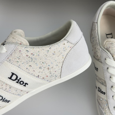 顶级版本:女款 Dior迪奥 最新Ribbon系列 休闲 运动鞋 德训鞋 阿甘鞋 这款 Dior Ribbon 运动鞋由 顶级版本:女款 Dior迪奥 最新Ribbon系列 休闲 运动鞋 德训鞋 阿甘鞋 这款 Dior Ribbon 运动鞋由