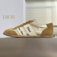 顶级版本:女款 Dior迪奥 最新Ribbon系列 休闲 运动鞋 德训鞋 阿甘鞋 这款 Dior Ribbon 运动鞋由 顶级版本:女款 Dior迪奥 最新Ribbon系列 休闲 运动鞋 德训鞋 阿甘鞋 这款 Dior Ribbon 运动鞋由