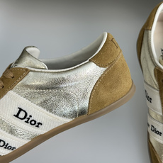 顶级版本:女款 Dior迪奥 最新Ribbon系列 休闲 运动鞋 德训鞋 阿甘鞋 这款 Dior Ribbon 运动鞋由 顶级版本:女款 Dior迪奥 最新Ribbon系列 休闲 运动鞋 德训鞋 阿甘鞋 这款 Dior Ribbon 运动鞋由