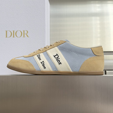 顶级版本:女款 Dior迪奥 最新Ribbon系列 休闲 运动鞋 德训鞋 阿甘鞋 这款 Dior Ribbon 运动鞋由 顶级版本:女款 Dior迪奥 最新Ribbon系列 休闲 运动鞋 德训鞋 阿甘鞋 这款 Dior Ribbon 运动鞋由