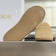 顶级版本:女款 Dior迪奥 最新Ribbon系列 休闲 运动鞋 德训鞋 阿甘鞋 这款 Dior Ribbon 运动鞋由 顶级版本:女款 Dior迪奥 最新Ribbon系列 休闲 运动鞋 德训鞋 阿甘鞋 这款 Dior Ribbon 运动鞋由
