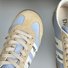 顶级版本:女款 Dior迪奥 最新Ribbon系列 休闲 运动鞋 德训鞋 阿甘鞋 这款 Dior Ribbon 运动鞋由 顶级版本:女款 Dior迪奥 最新Ribbon系列 休闲 运动鞋 德训鞋 阿甘鞋 这款 Dior Ribbon 运动鞋由