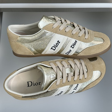 顶级版本:女款 Dior迪奥 最新Ribbon系列 休闲 运动鞋 德训鞋 阿甘鞋 这款 Dior Ribbon 运动鞋由 顶级版本:女款 Dior迪奥 最新Ribbon系列 休闲 运动鞋 德训鞋 阿甘鞋 这款 Dior Ribbon 运动鞋由