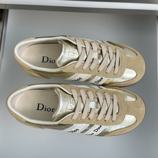 顶级版本:女款 Dior迪奥 最新Ribbon系列 休闲 运动鞋 德训鞋 阿甘鞋 这款 Dior Ribbon 运动鞋由 顶级版本:女款 Dior迪奥 最新Ribbon系列 休闲 运动鞋 德训鞋 阿甘鞋 这款 Dior Ribbon 运动鞋由