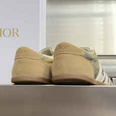 顶级版本:女款 Dior迪奥 最新Ribbon系列 休闲 运动鞋 德训鞋 阿甘鞋 这款 Dior Ribbon 运动鞋由 顶级版本:女款 Dior迪奥 最新Ribbon系列 休闲 运动鞋 德训鞋 阿甘鞋 这款 Dior Ribbon 运动鞋由