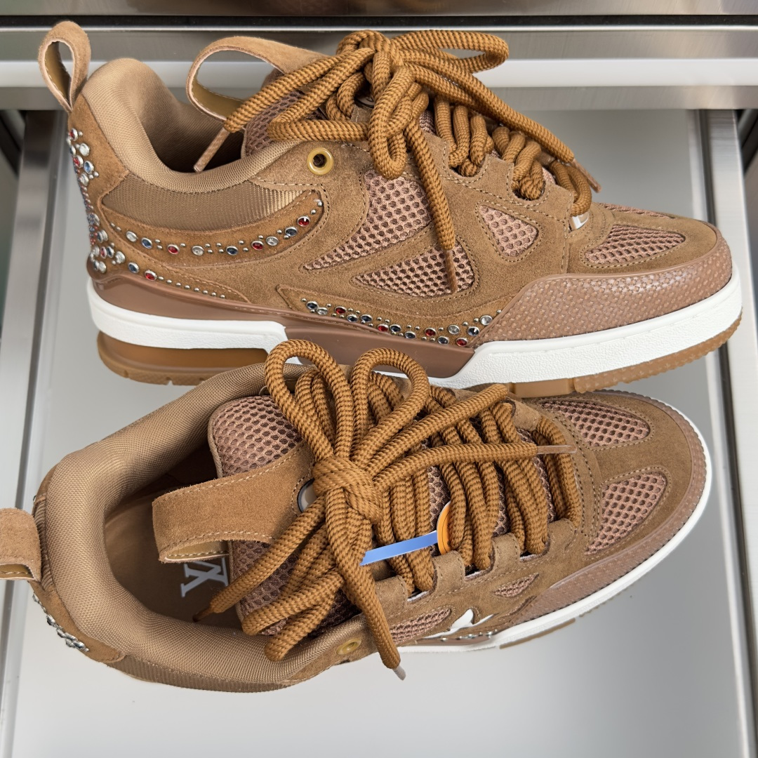 顶级版本:男款 LV驴牌L家SKATE 系列 最新配色 Tariner运动鞋 四叶草 滑板鞋 情侣款 复古篮球鞋 原版购 顶级版本:男款 LV驴牌L家SKATE 系列 最新配色 Tariner运动鞋 四叶草 滑板鞋 情侣款 复古篮球鞋 原版购