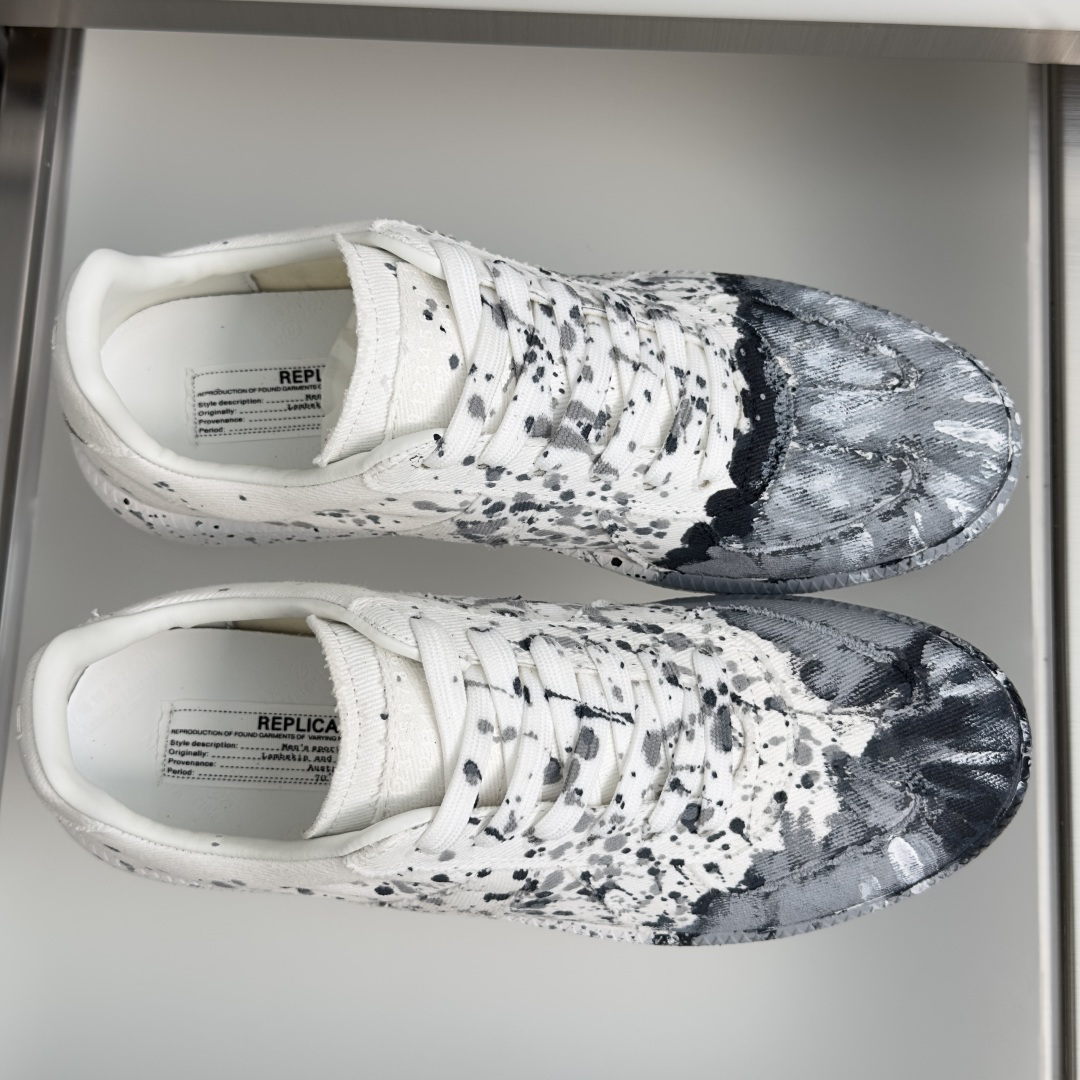 顶级版本:情侣款 MaisonMargiela MM6 马吉拉 情侣款 德训鞋 休闲 运动鞋 原版购入开发 做货 鬼才设 顶级版本:情侣款 MaisonMargiela MM6 马吉拉 情侣款 德训鞋 休闲 运动鞋 原版购入开发 做货 鬼才设