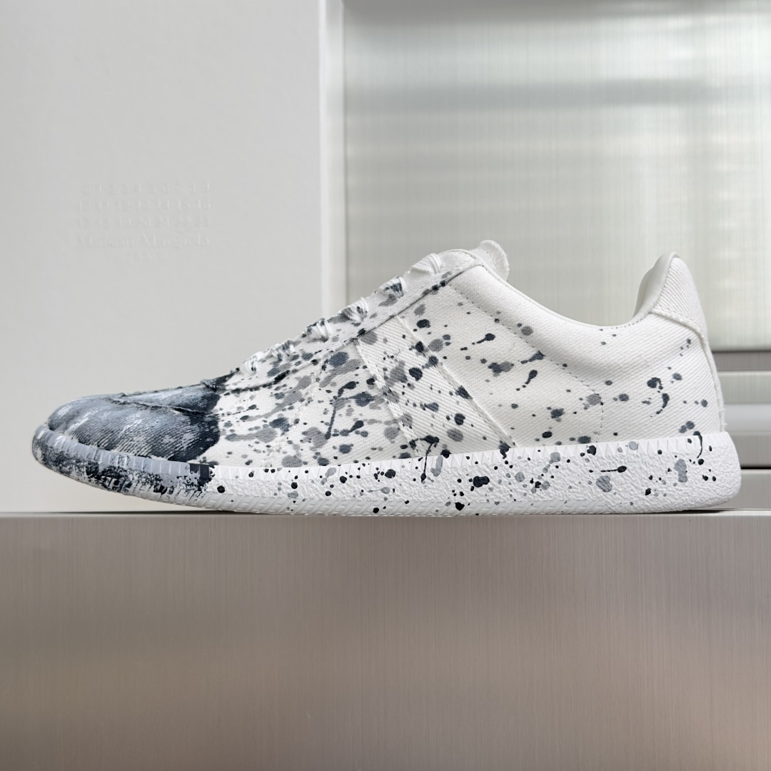 顶级版本:情侣款 MaisonMargiela MM6 马吉拉 情侣款 德训鞋 休闲 运动鞋 原版购入开发 做货 鬼才设 顶级版本:情侣款 MaisonMargiela MM6 马吉拉 情侣款 德训鞋 休闲 运动鞋 原版购入开发 做货 鬼才设