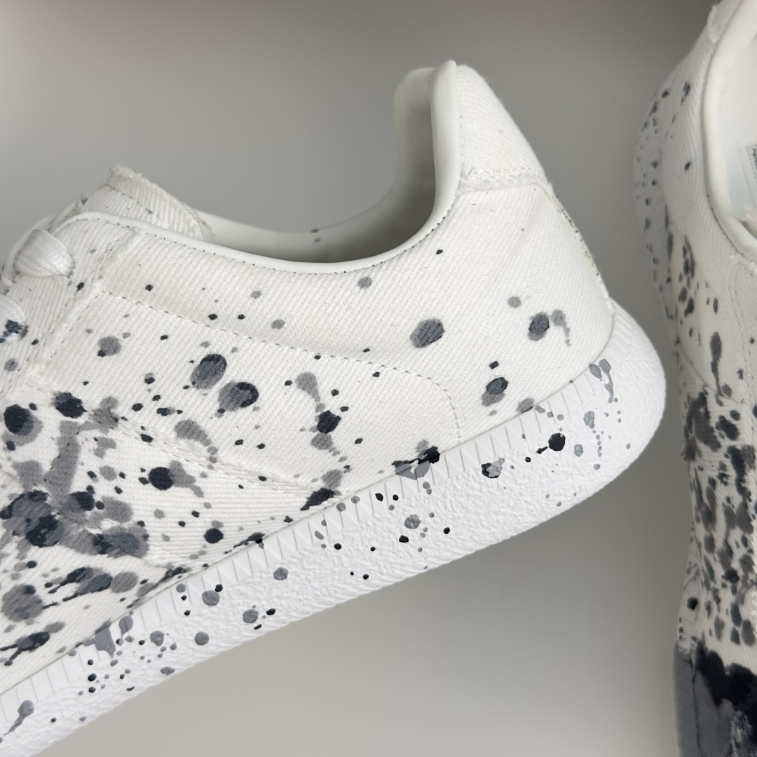 顶级版本:情侣款 MaisonMargiela MM6 马吉拉 情侣款 德训鞋 休闲 运动鞋 原版购入开发 做货 鬼才设 顶级版本:情侣款 MaisonMargiela MM6 马吉拉 情侣款 德训鞋 休闲 运动鞋 原版购入开发 做货 鬼才设