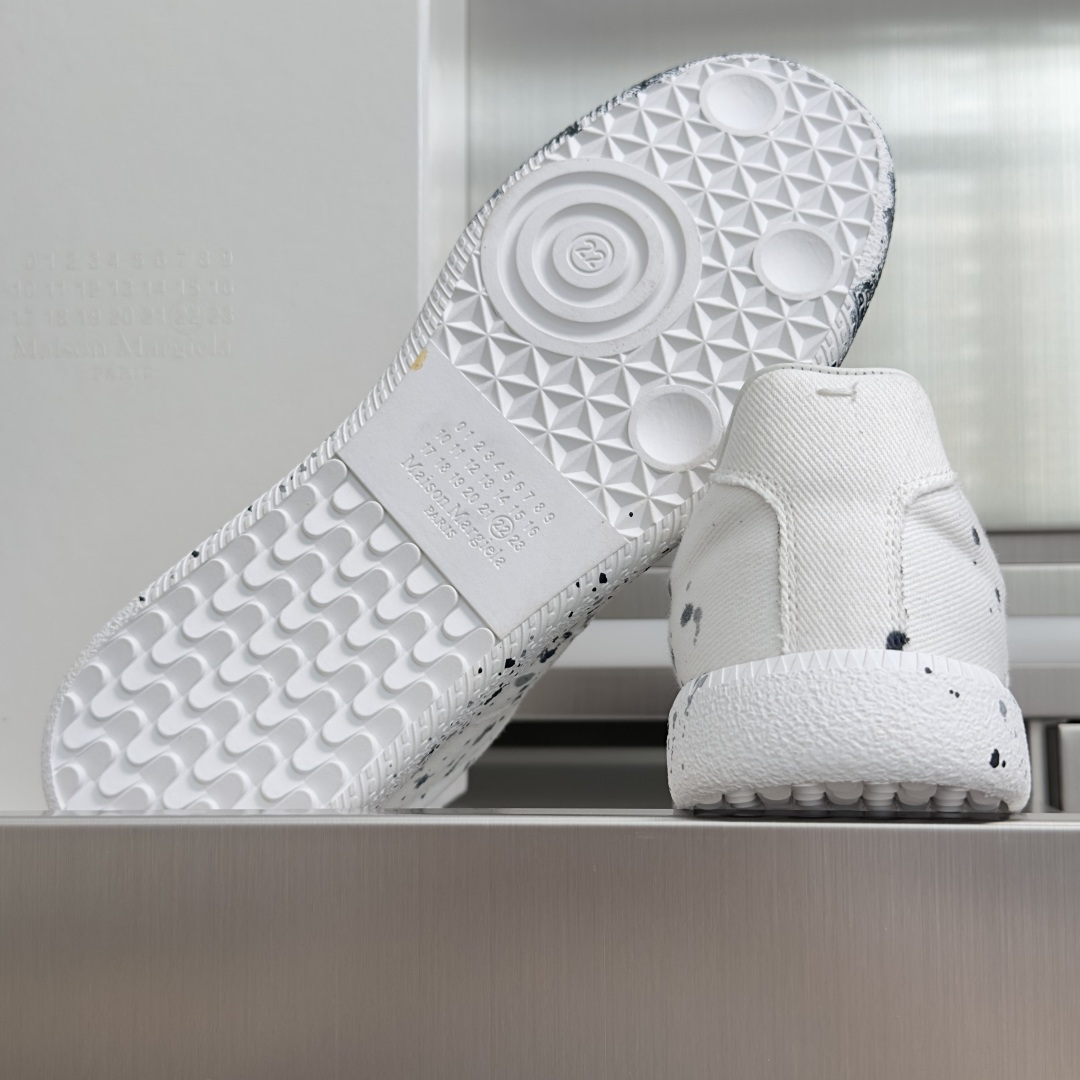 顶级版本:情侣款 MaisonMargiela MM6 马吉拉 情侣款 德训鞋 休闲 运动鞋 原版购入开发 做货 鬼才设 顶级版本:情侣款 MaisonMargiela MM6 马吉拉 情侣款 德训鞋 休闲 运动鞋 原版购入开发 做货 鬼才设
