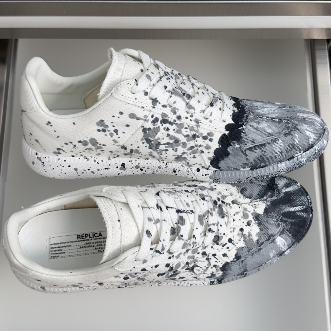 顶级版本:情侣款 MaisonMargiela MM6 马吉拉 情侣款 德训鞋 休闲 运动鞋 原版购入开发 做货 鬼才设 顶级版本:情侣款 MaisonMargiela MM6 马吉拉 情侣款 德训鞋 休闲 运动鞋 原版购入开发 做货 鬼才设