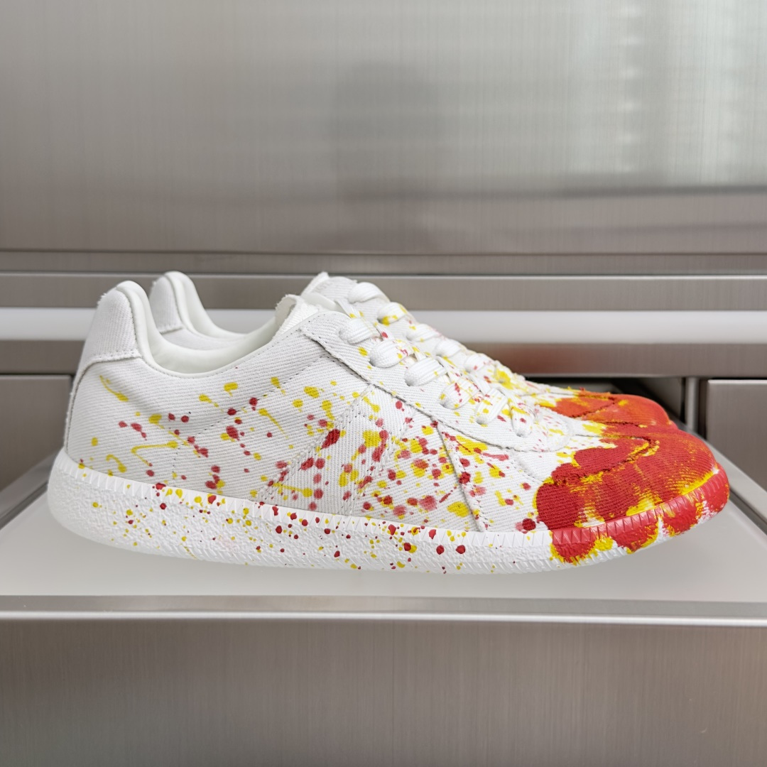 顶级版本:情侣款 MaisonMargiela MM6 马吉拉 情侣款 德训鞋 休闲 运动鞋 原版购入开发 做货 鬼才设 顶级版本:情侣款 MaisonMargiela MM6 马吉拉 情侣款 德训鞋 休闲 运动鞋 原版购入开发 做货 鬼才设