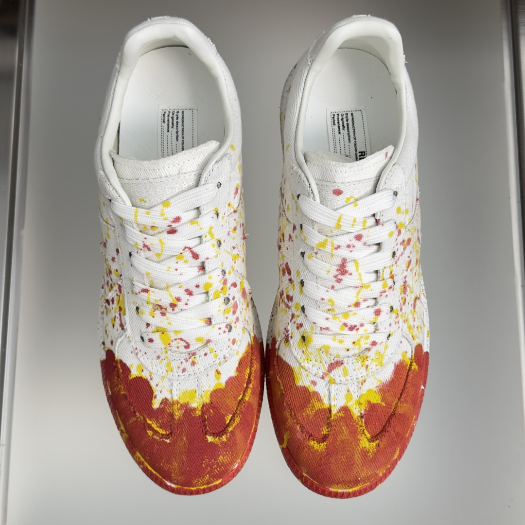 顶级版本:情侣款 MaisonMargiela MM6 马吉拉 情侣款 德训鞋 休闲 运动鞋 原版购入开发 做货 鬼才设 顶级版本:情侣款 MaisonMargiela MM6 马吉拉 情侣款 德训鞋 休闲 运动鞋 原版购入开发 做货 鬼才设