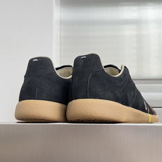 顶级版本:情侣款 MaisonMargiela MM6 马吉拉 情侣款 德训鞋 休闲 运动鞋 原版购入开发 做货 鬼才设 顶级版本:情侣款 MaisonMargiela MM6 马吉拉 情侣款 德训鞋 休闲 运动鞋 原版购入开发 做货 鬼才设