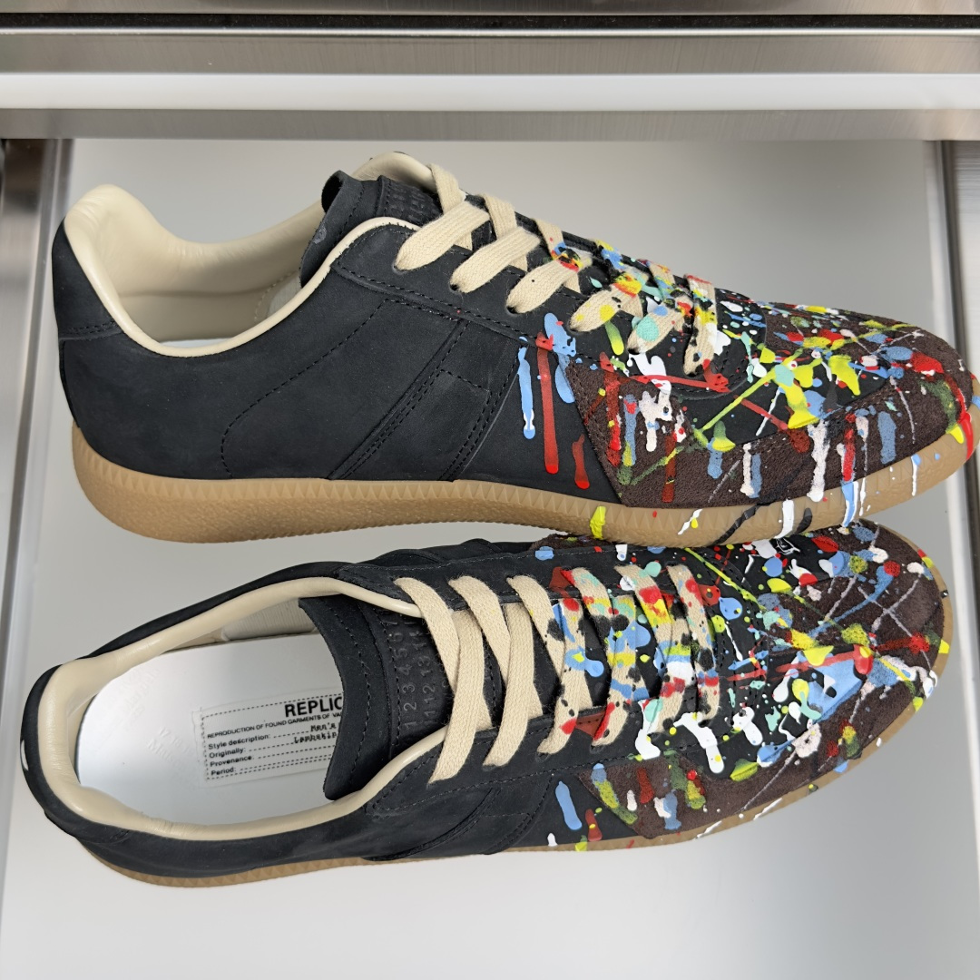 顶级版本:情侣款 MaisonMargiela MM6 马吉拉 情侣款 德训鞋 休闲 运动鞋 原版购入开发 做货 鬼才设 顶级版本:情侣款 MaisonMargiela MM6 马吉拉 情侣款 德训鞋 休闲 运动鞋 原版购入开发 做货 鬼才设