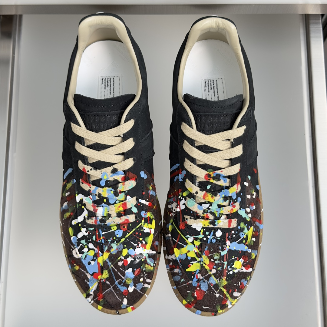 顶级版本:情侣款 MaisonMargiela MM6 马吉拉 情侣款 德训鞋 休闲 运动鞋 原版购入开发 做货 鬼才设 顶级版本:情侣款 MaisonMargiela MM6 马吉拉 情侣款 德训鞋 休闲 运动鞋 原版购入开发 做货 鬼才设