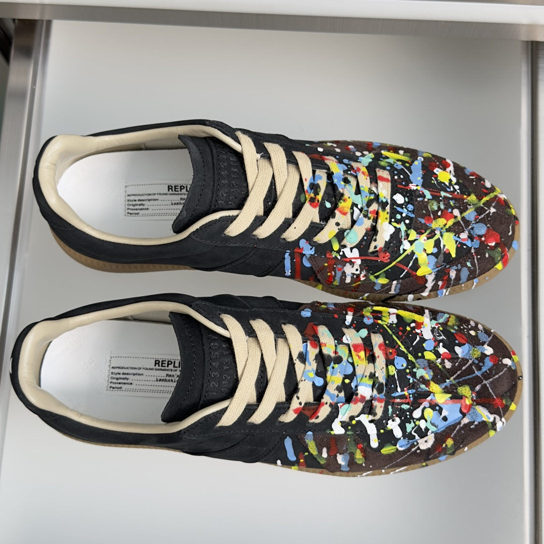 顶级版本:情侣款 MaisonMargiela MM6 马吉拉 情侣款 德训鞋 休闲 运动鞋 原版购入开发 做货 鬼才设 顶级版本:情侣款 MaisonMargiela MM6 马吉拉 情侣款 德训鞋 休闲 运动鞋 原版购入开发 做货 鬼才设