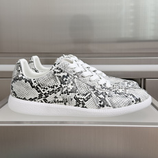 顶级版本:情侣款 MaisonMargiela MM6 马吉拉 情侣款 德训鞋 休闲 运动鞋 原版购入开发 做货 鬼才设 顶级版本:情侣款 MaisonMargiela MM6 马吉拉 情侣款 德训鞋 休闲 运动鞋 原版购入开发 做货 鬼才设
