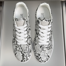 顶级版本:情侣款 MaisonMargiela MM6 马吉拉 情侣款 德训鞋 休闲 运动鞋 原版购入开发 做货 鬼才设 顶级版本:情侣款 MaisonMargiela MM6 马吉拉 情侣款 德训鞋 休闲 运动鞋 原版购入开发 做货 鬼才设