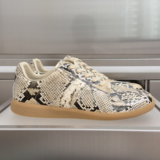顶级版本:情侣款 MaisonMargiela MM6 马吉拉 情侣款 德训鞋 休闲 运动鞋 原版购入开发 做货 鬼才设 顶级版本:情侣款 MaisonMargiela MM6 马吉拉 情侣款 德训鞋 休闲 运动鞋 原版购入开发 做货 鬼才设