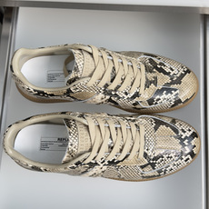 顶级版本:情侣款 MaisonMargiela MM6 马吉拉 情侣款 德训鞋 休闲 运动鞋 原版购入开发 做货 鬼才设 顶级版本:情侣款 MaisonMargiela MM6 马吉拉 情侣款 德训鞋 休闲 运动鞋 原版购入开发 做货 鬼才设