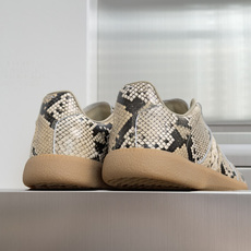 顶级版本:情侣款 MaisonMargiela MM6 马吉拉 情侣款 德训鞋 休闲 运动鞋 原版购入开发 做货 鬼才设 顶级版本:情侣款 MaisonMargiela MM6 马吉拉 情侣款 德训鞋 休闲 运动鞋 原版购入开发 做货 鬼才设