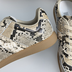 顶级版本:情侣款 MaisonMargiela MM6 马吉拉 情侣款 德训鞋 休闲 运动鞋 原版购入开发 做货 鬼才设 顶级版本:情侣款 MaisonMargiela MM6 马吉拉 情侣款 德训鞋 休闲 运动鞋 原版购入开发 做货 鬼才设