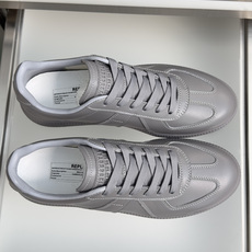 顶级版本:情侣款 MaisonMargiela MM6 马吉拉 情侣款 德训鞋 休闲 运动鞋 原版购入开发 做货 鬼才设 顶级版本:情侣款 MaisonMargiela MM6 马吉拉 情侣款 德训鞋 休闲 运动鞋 原版购入开发 做货 鬼才设