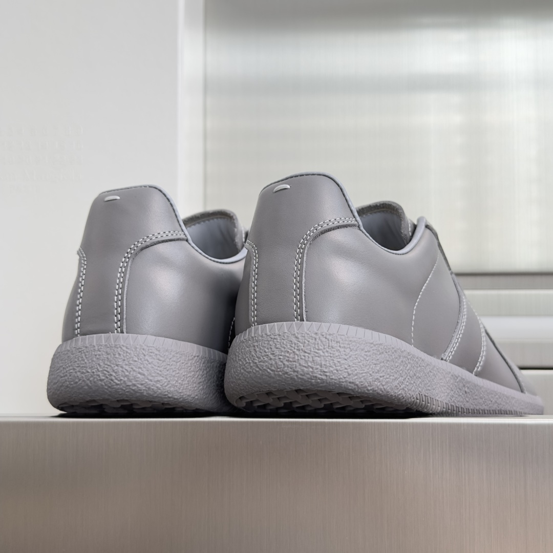 顶级版本:情侣款 MaisonMargiela MM6 马吉拉 情侣款 德训鞋 休闲 运动鞋 原版购入开发 做货 鬼才设 顶级版本:情侣款 MaisonMargiela MM6 马吉拉 情侣款 德训鞋 休闲 运动鞋 原版购入开发 做货 鬼才设