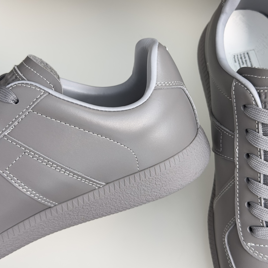 顶级版本:情侣款 MaisonMargiela MM6 马吉拉 情侣款 德训鞋 休闲 运动鞋 原版购入开发 做货 鬼才设 顶级版本:情侣款 MaisonMargiela MM6 马吉拉 情侣款 德训鞋 休闲 运动鞋 原版购入开发 做货 鬼才设