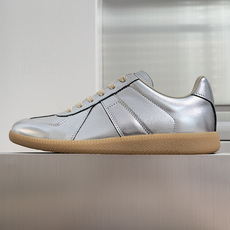 顶级版本:情侣款 MaisonMargiela MM6 马吉拉 情侣款 德训鞋 休闲 运动鞋 原版购入开发 做货 鬼才设 顶级版本:情侣款 MaisonMargiela MM6 马吉拉 情侣款 德训鞋 休闲 运动鞋 原版购入开发 做货 鬼才设