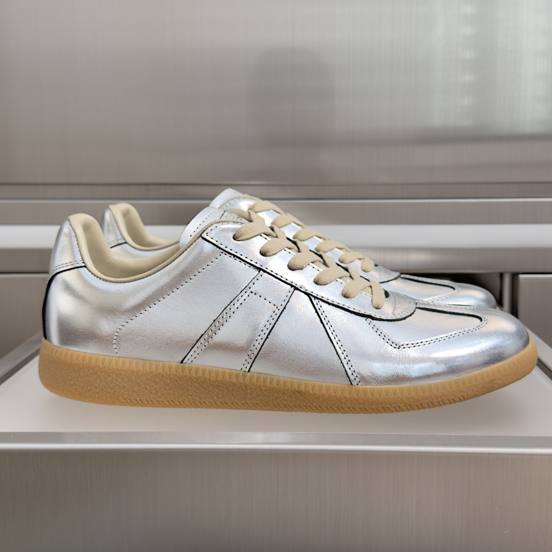 顶级版本:情侣款 MaisonMargiela MM6 马吉拉 情侣款 德训鞋 休闲 运动鞋 原版购入开发 做货 鬼才设 顶级版本:情侣款 MaisonMargiela MM6 马吉拉 情侣款 德训鞋 休闲 运动鞋 原版购入开发 做货 鬼才设