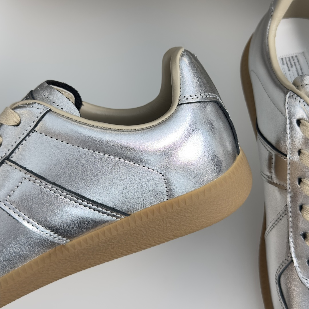 顶级版本:情侣款 MaisonMargiela MM6 马吉拉 情侣款 德训鞋 休闲 运动鞋 原版购入开发 做货 鬼才设 顶级版本:情侣款 MaisonMargiela MM6 马吉拉 情侣款 德训鞋 休闲 运动鞋 原版购入开发 做货 鬼才设