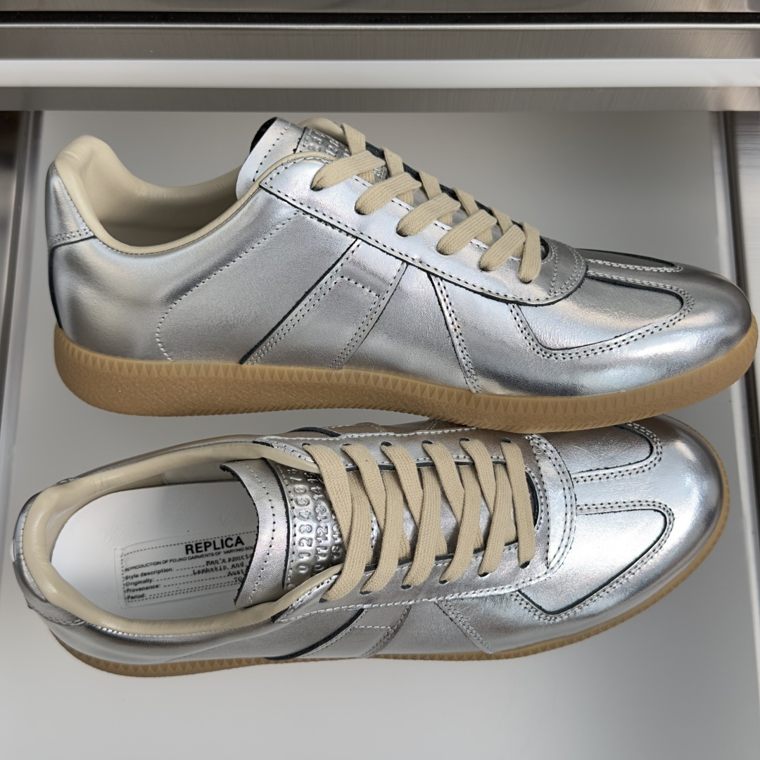顶级版本:情侣款 MaisonMargiela MM6 马吉拉 情侣款 德训鞋 休闲 运动鞋 原版购入开发 做货 鬼才设 顶级版本:情侣款 MaisonMargiela MM6 马吉拉 情侣款 德训鞋 休闲 运动鞋 原版购入开发 做货 鬼才设