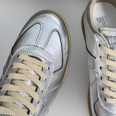 顶级版本:情侣款 MaisonMargiela MM6 马吉拉 情侣款 德训鞋 休闲 运动鞋 原版购入开发 做货 鬼才设 顶级版本:情侣款 MaisonMargiela MM6 马吉拉 情侣款 德训鞋 休闲 运动鞋 原版购入开发 做货 鬼才设