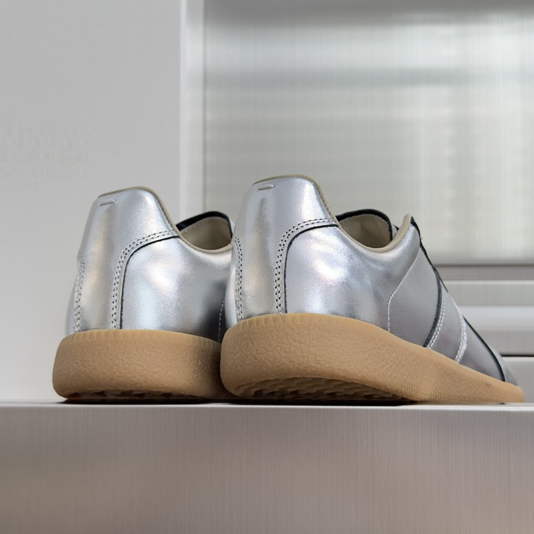 顶级版本:情侣款 MaisonMargiela MM6 马吉拉 情侣款 德训鞋 休闲 运动鞋 原版购入开发 做货 鬼才设 顶级版本:情侣款 MaisonMargiela MM6 马吉拉 情侣款 德训鞋 休闲 运动鞋 原版购入开发 做货 鬼才设